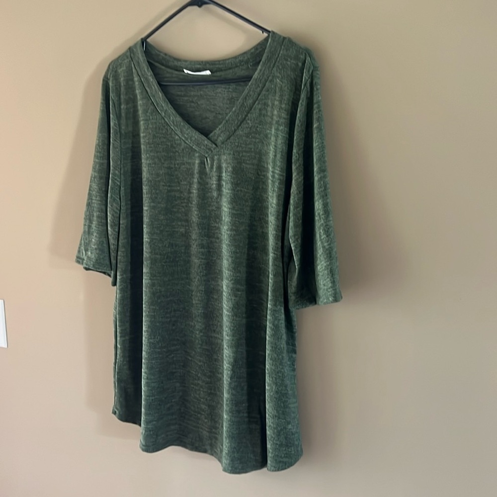 Women’s Bell Sleeve Tunic Top. Size XL. Brand Bombom